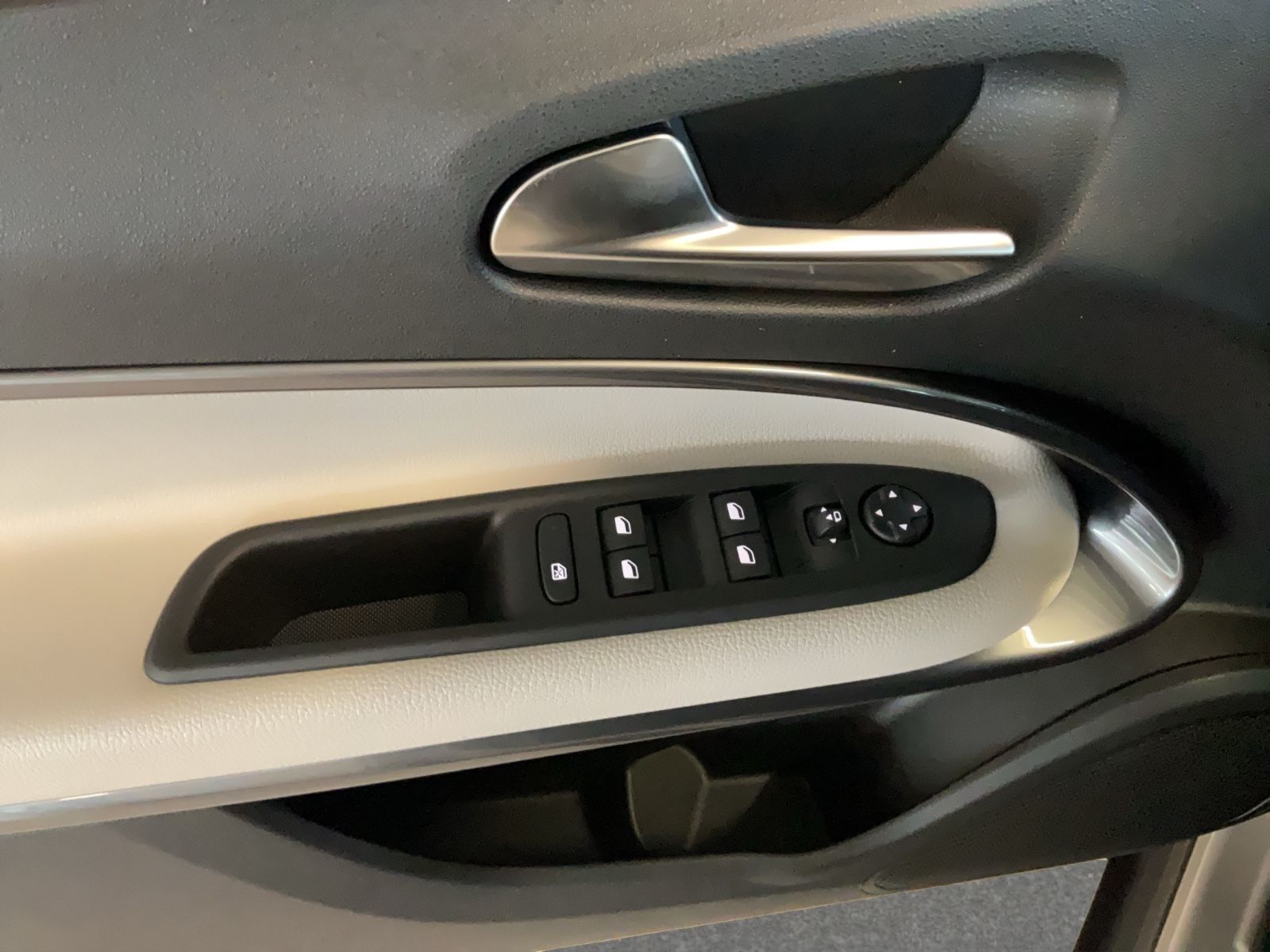 Fahrzeugabbildung Fiat 600 Hybrid LA PRIMA