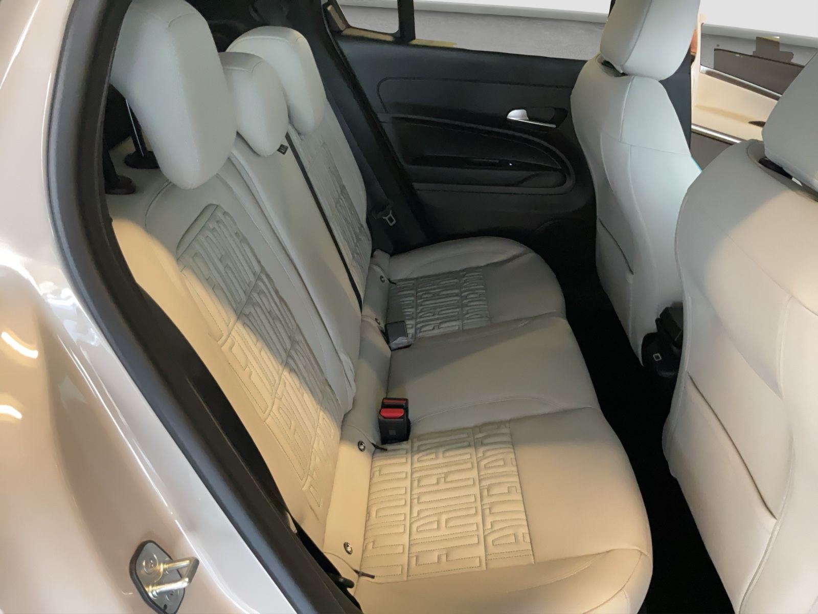 Fahrzeugabbildung Fiat 600 Hybrid LA PRIMA