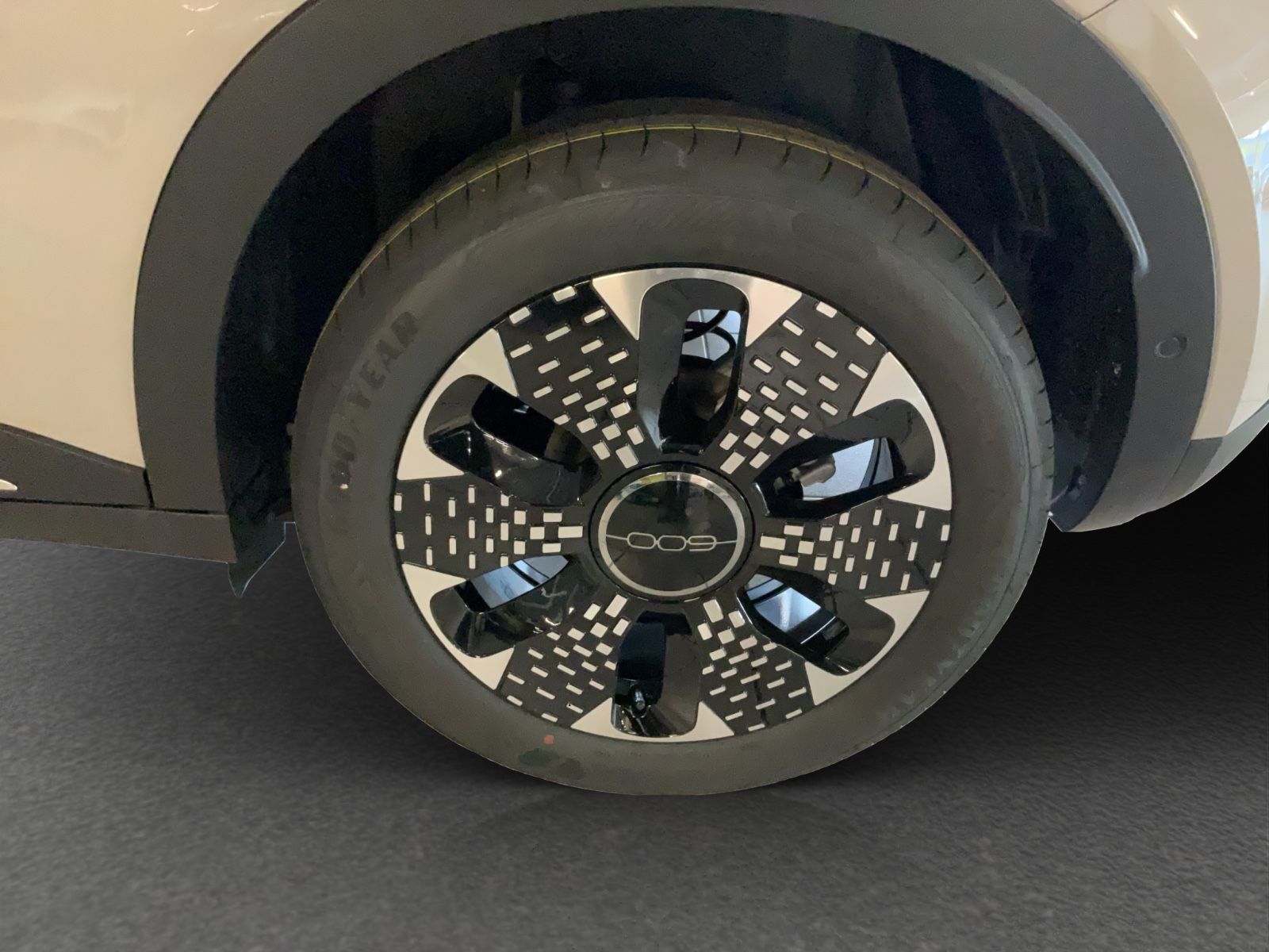 Fahrzeugabbildung Fiat 600 Hybrid LA PRIMA