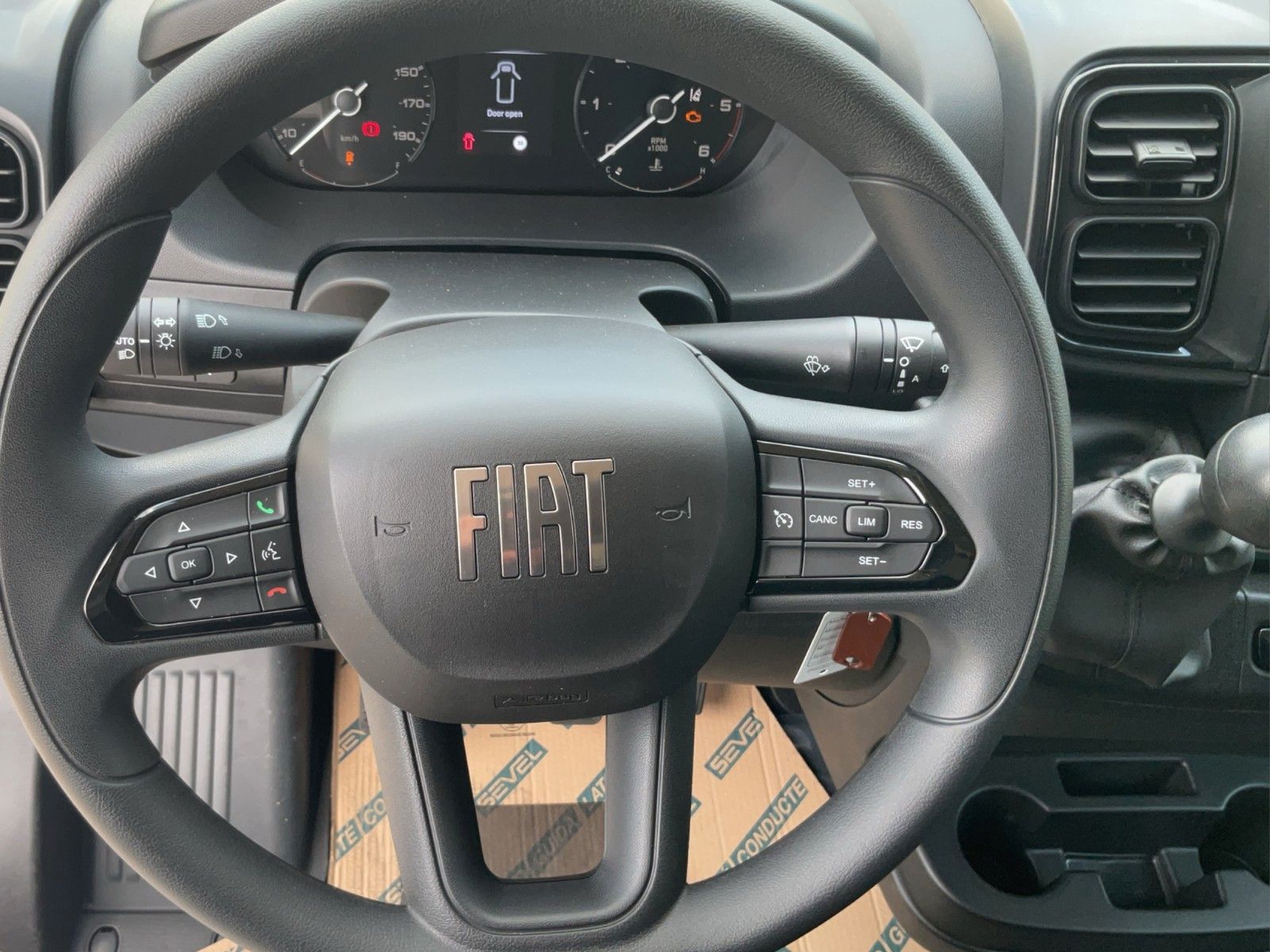 Fahrzeugabbildung Fiat Ducato L3H2 180MJ Kamera Schwingsitz Tempomat