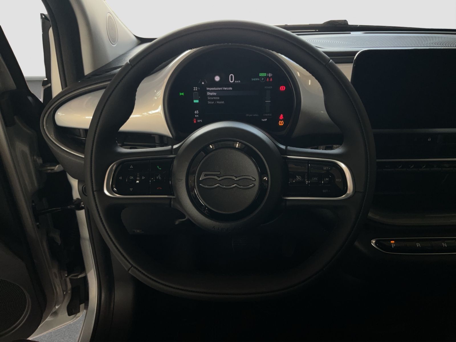 Fahrzeugabbildung Fiat 500e 42 kWh Icon + Komfort Paket, Style Paket