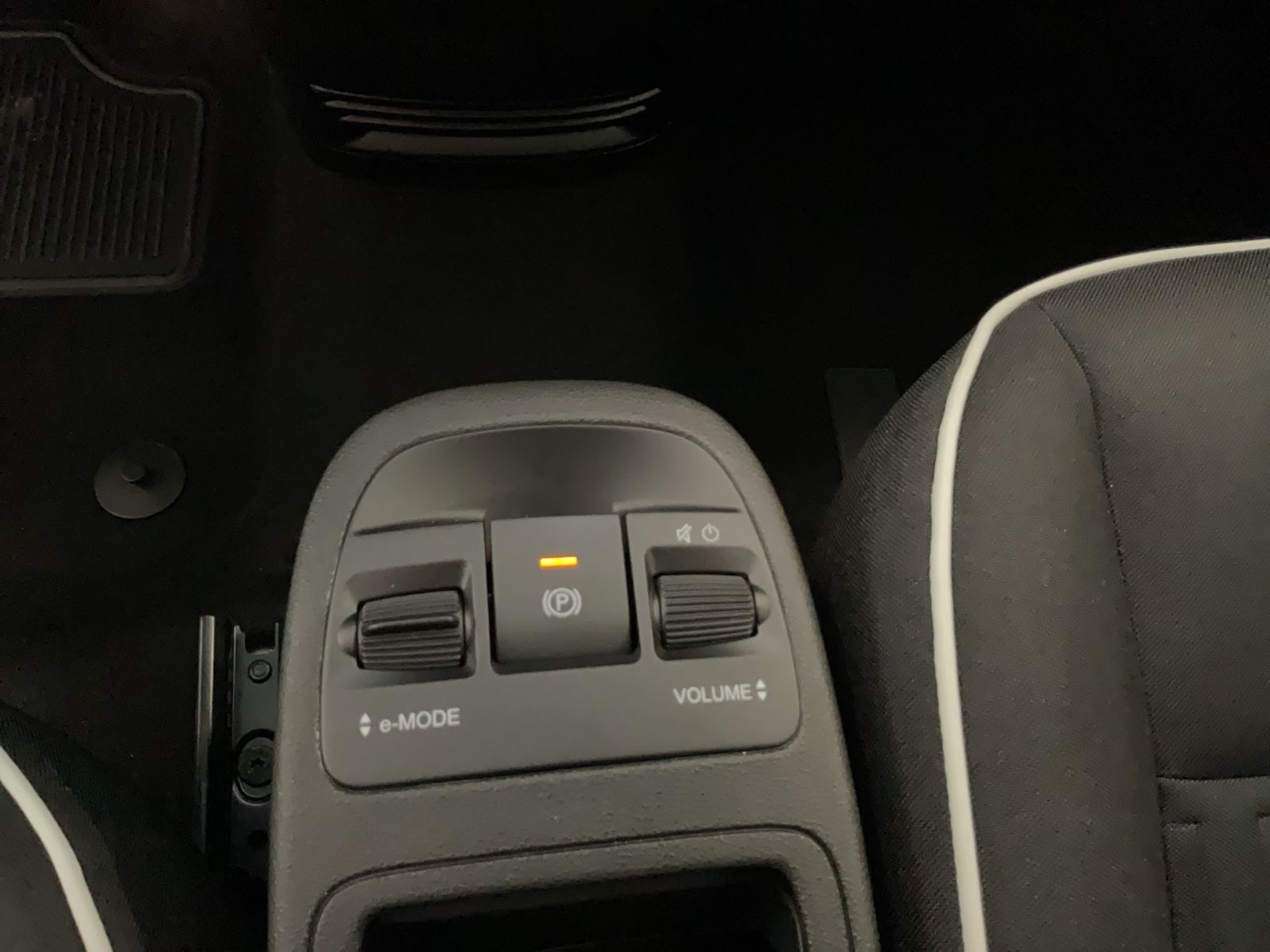 Fahrzeugabbildung Fiat 500e 42 kWh Icon + Komfort Paket, Style Paket