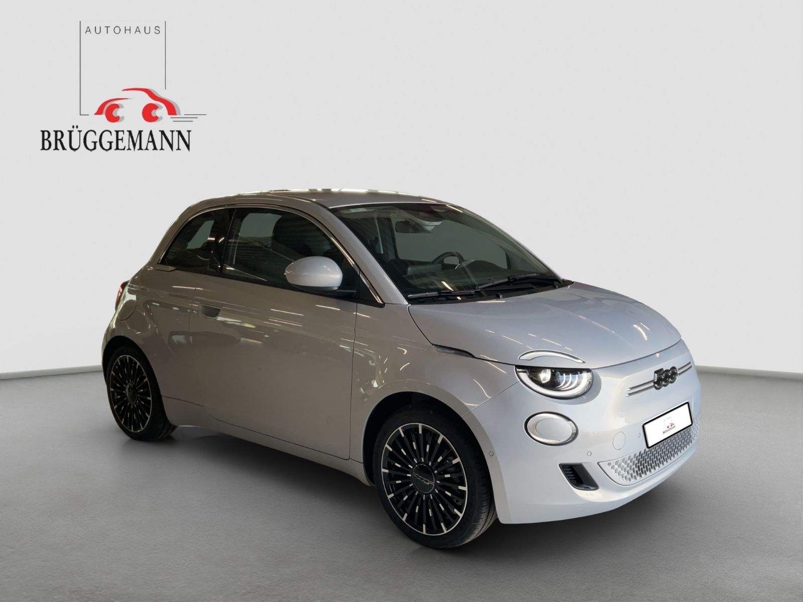 Fahrzeugabbildung Fiat 500e 42 kWh Icon + Komfort Paket, Style Paket