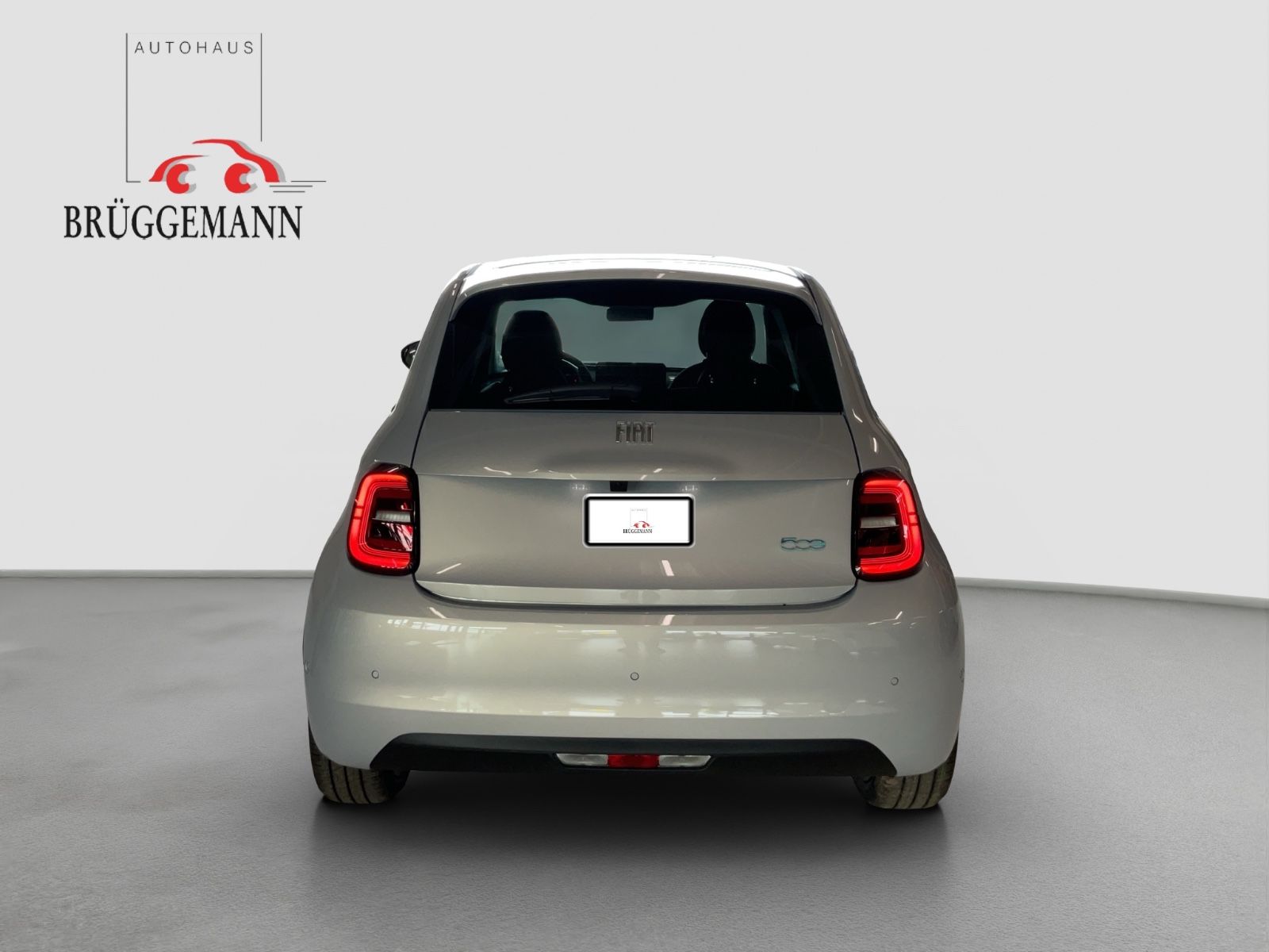 Fahrzeugabbildung Fiat 500e 42 kWh Icon + Komfort Paket, Style Paket