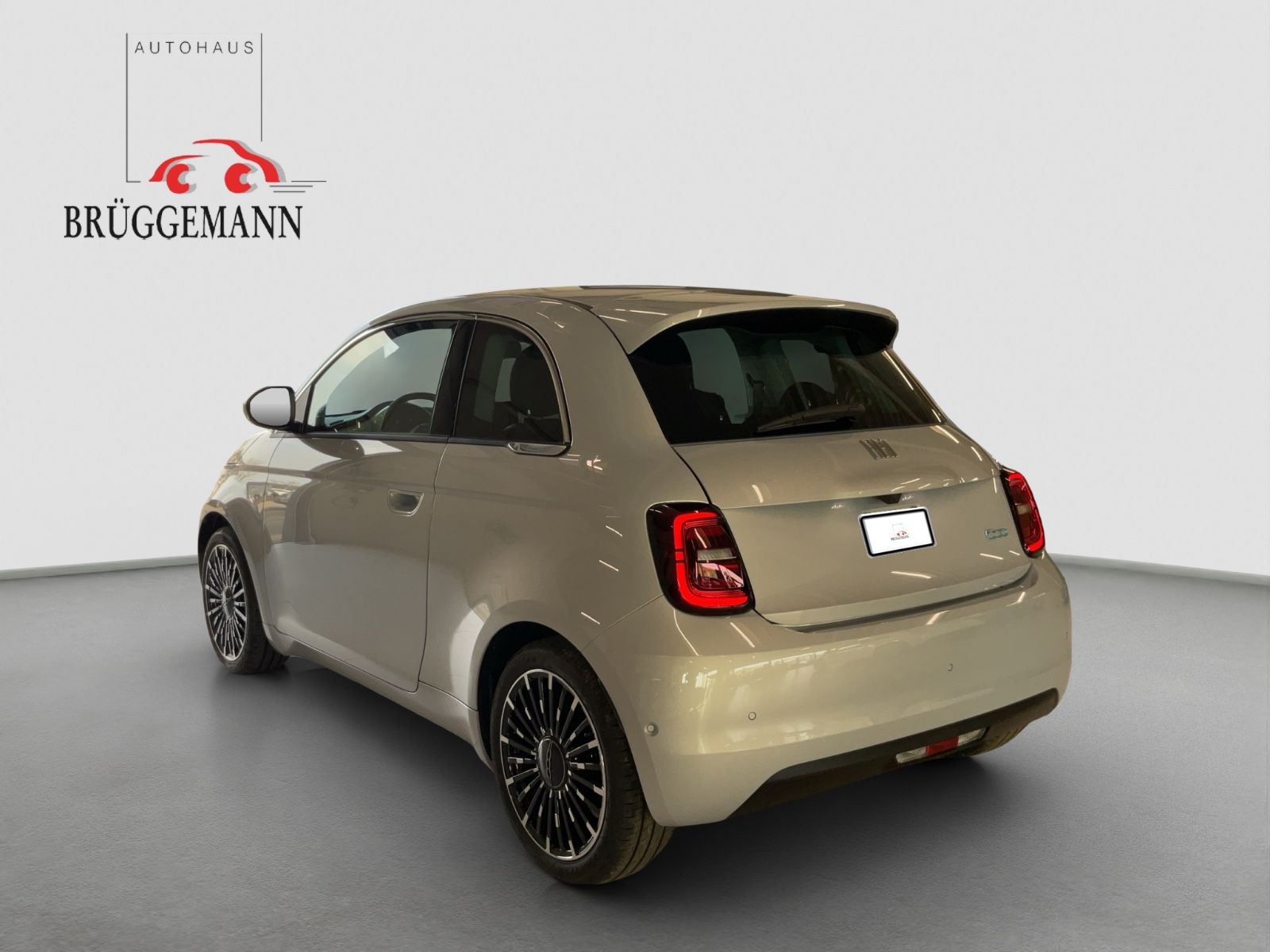 Fahrzeugabbildung Fiat 500e 42 kWh Icon + Komfort Paket, Style Paket