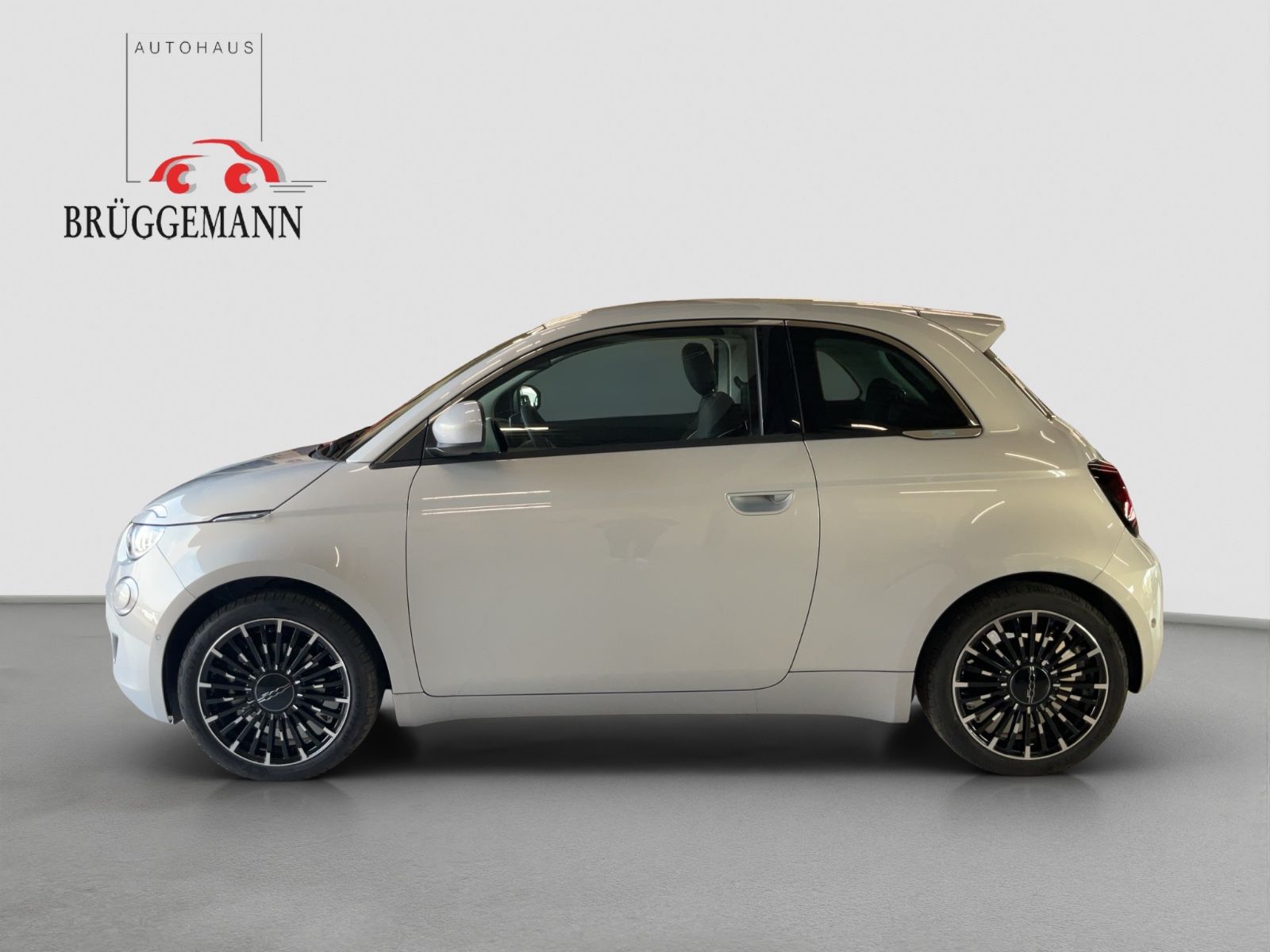 Fahrzeugabbildung Fiat 500e 42 kWh Icon + Komfort Paket, Style Paket
