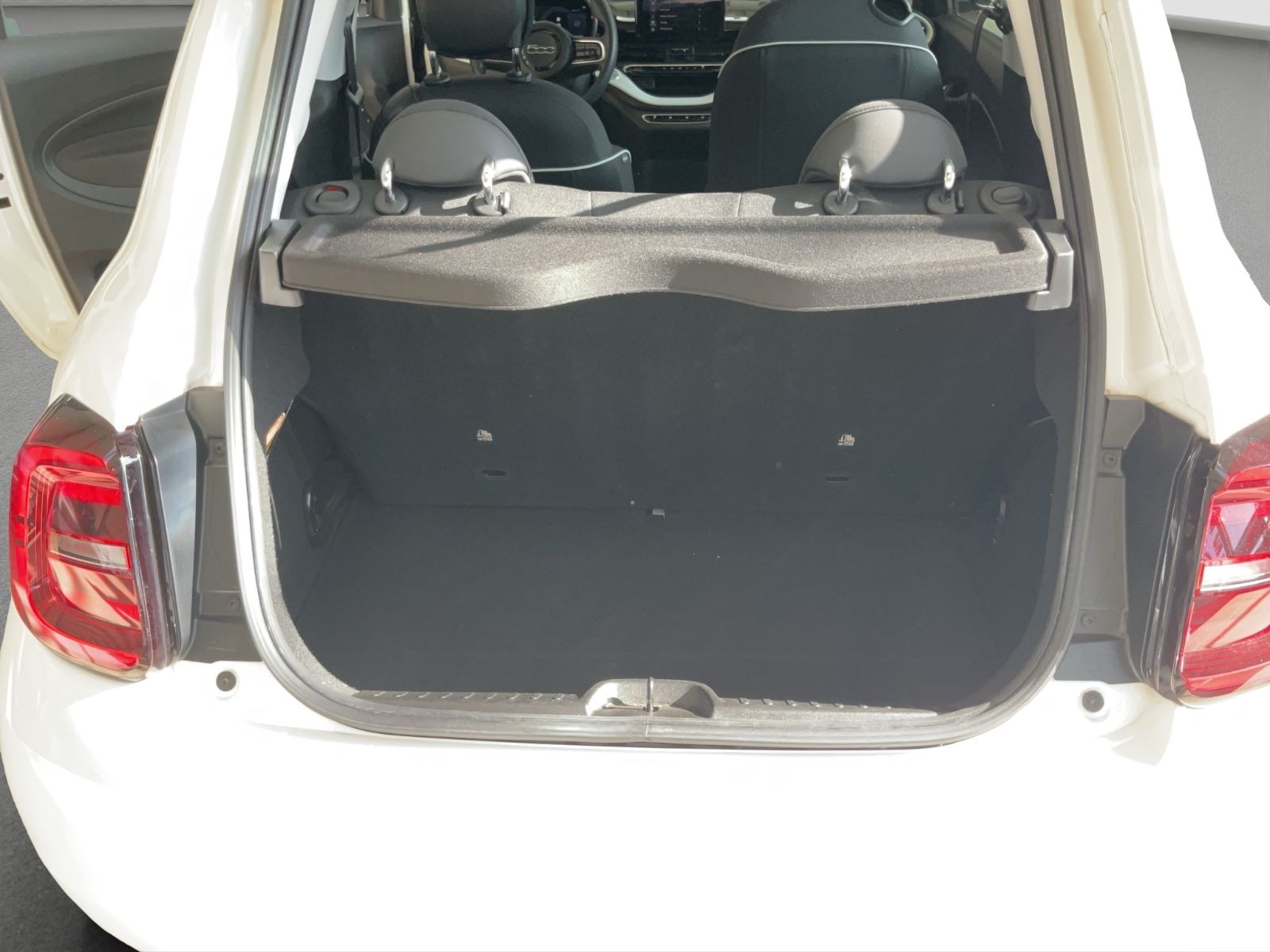 Fahrzeugabbildung Fiat 500e Action Radio + Winter Paket