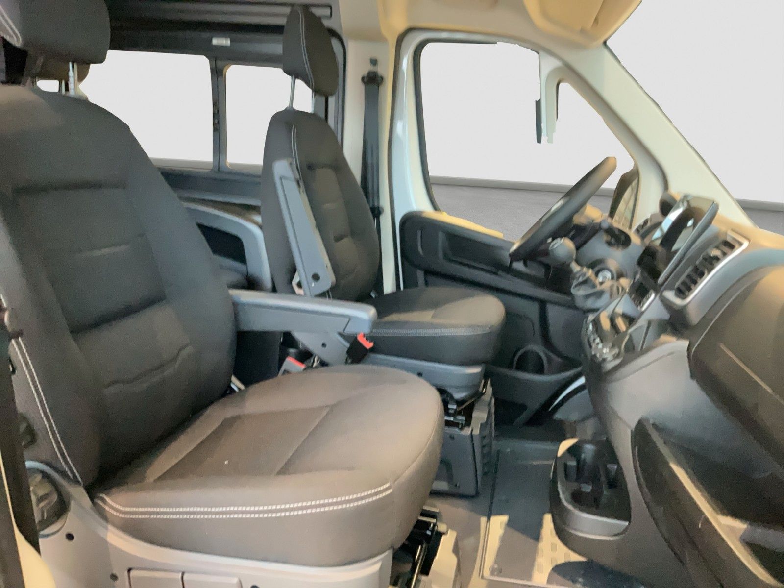 Fahrzeugabbildung Fiat Ducato L4H2 140MJ Multicab Kamera Klima