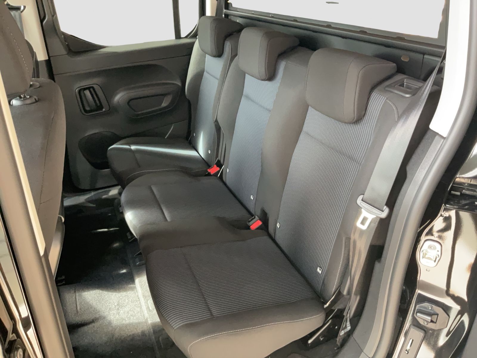 Fahrzeugabbildung Fiat Doblo Kombi L1 1.5 Diesel 96 kW N1 Manuell