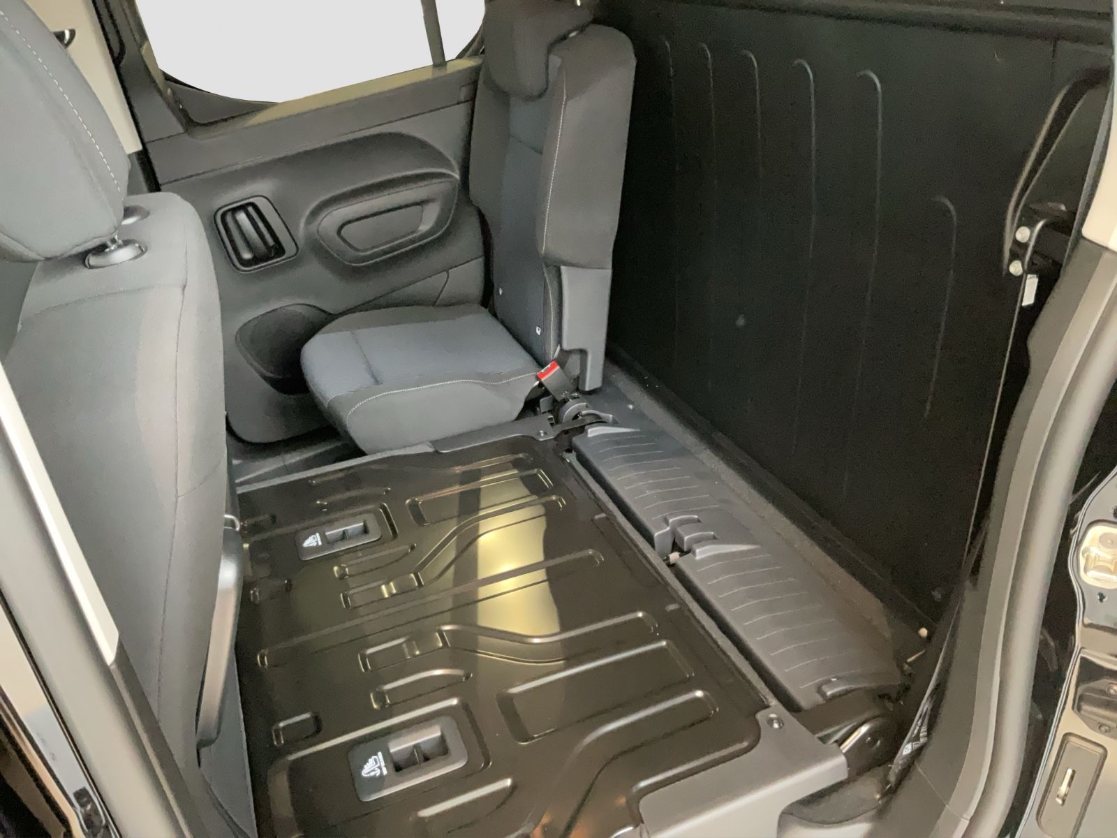 Fahrzeugabbildung Fiat Doblo Kombi L1 1.5 Diesel 96 kW N1 Manuell