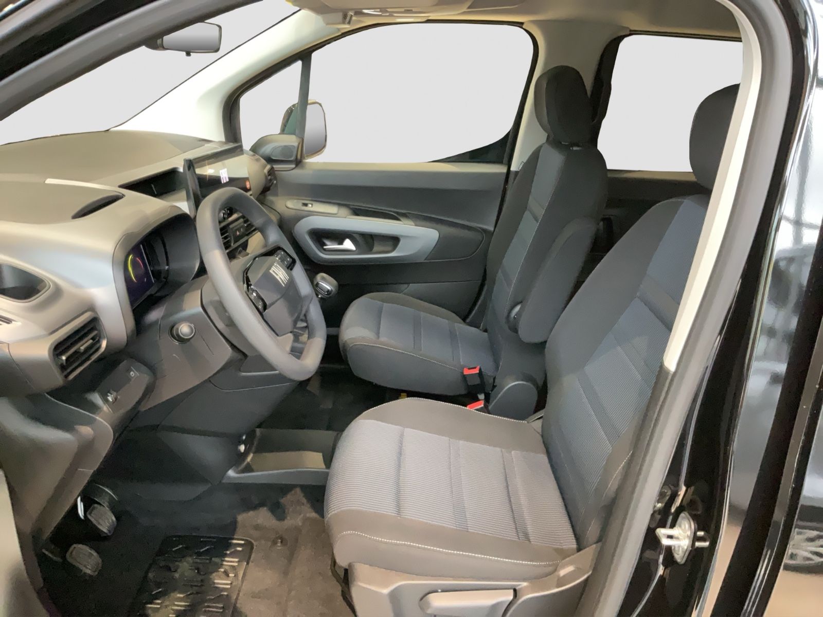 Fahrzeugabbildung Fiat Doblo Kombi L1 1.5 Diesel 96 kW N1 Manuell