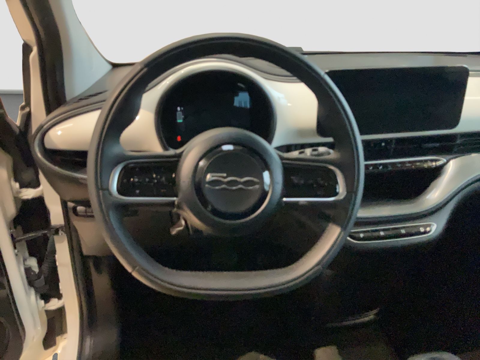 Fahrzeugabbildung Fiat 500e Action + Ganzjahresreifen