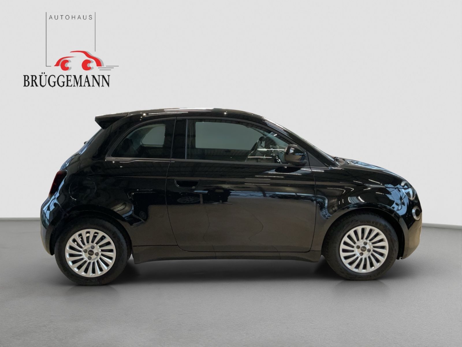 Fahrzeugabbildung Fiat 500e Action + Ganzjahresreifen