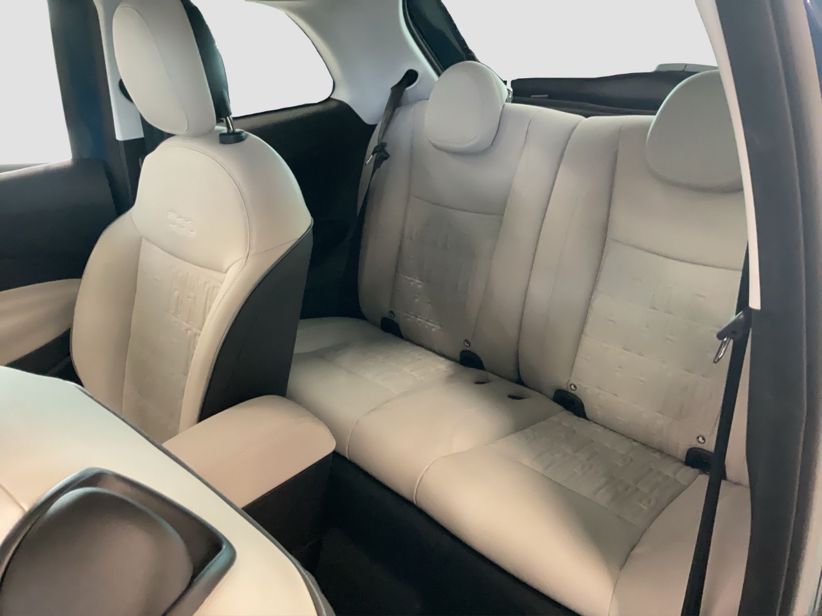 Fahrzeugabbildung Fiat 500e La Prima