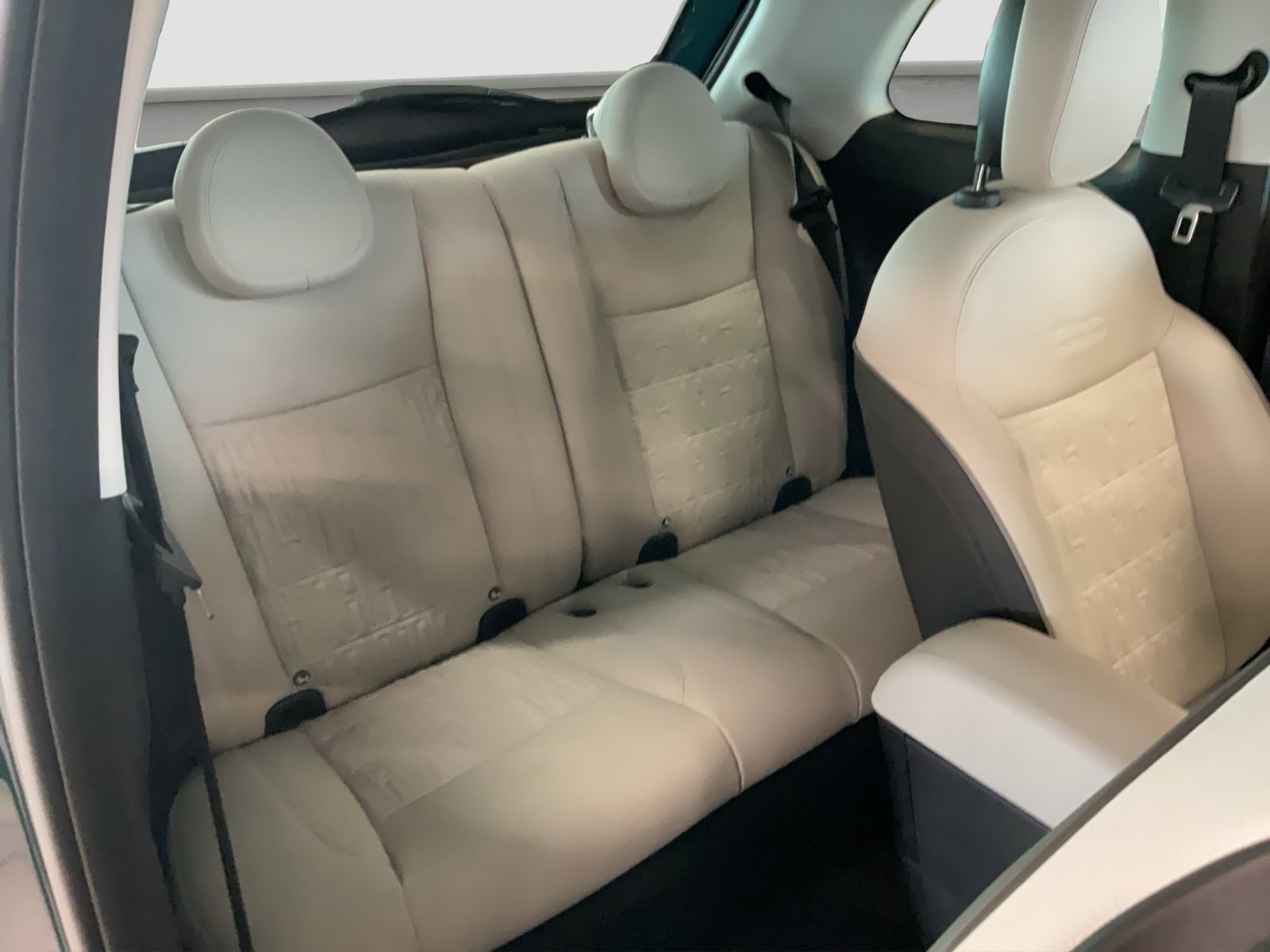 Fahrzeugabbildung Fiat 500e La Prima