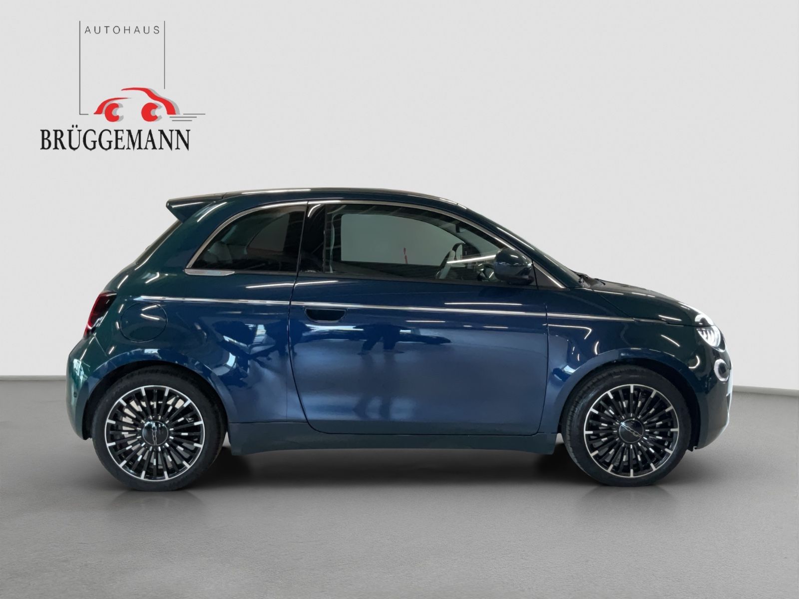 Fahrzeugabbildung Fiat 500e La Prima