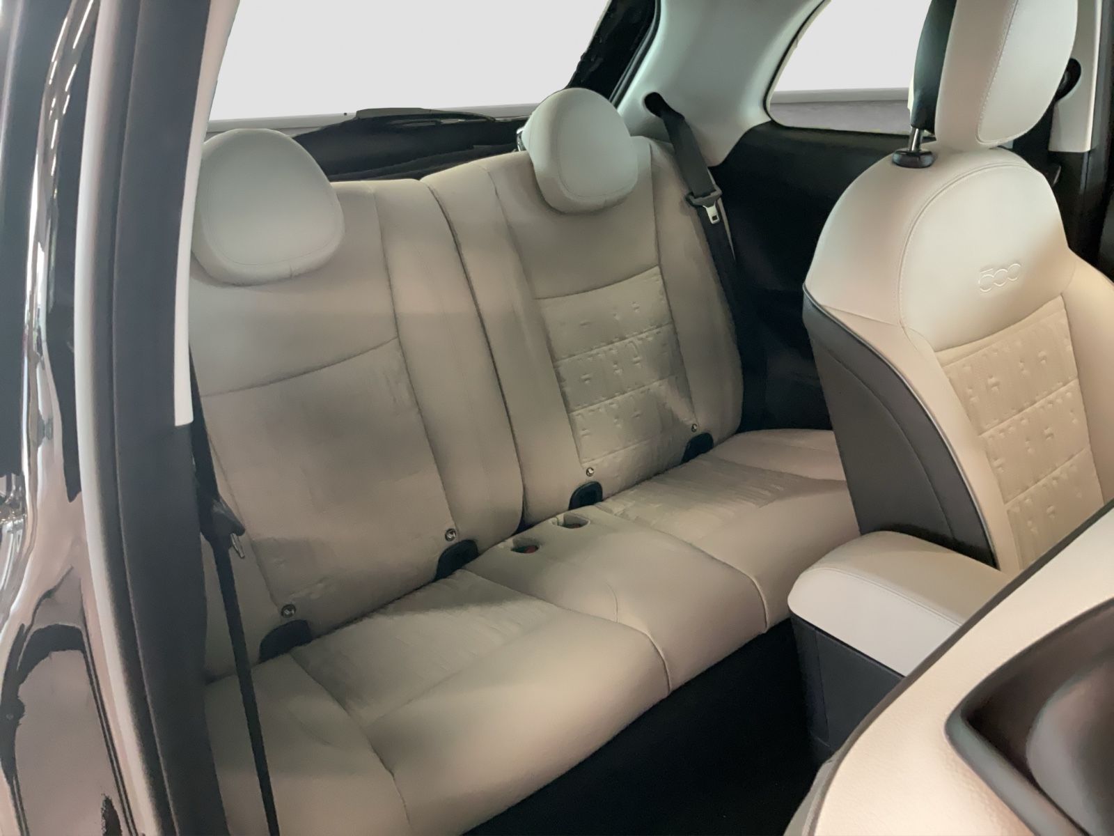 Fahrzeugabbildung Fiat 500e La Prima