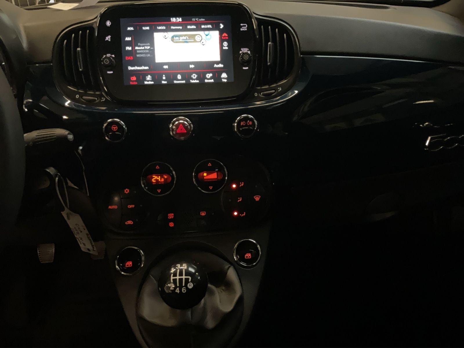 Fahrzeugabbildung Fiat 500 Dolcevita, Panoramadach, Alufelge, PDC, Navi