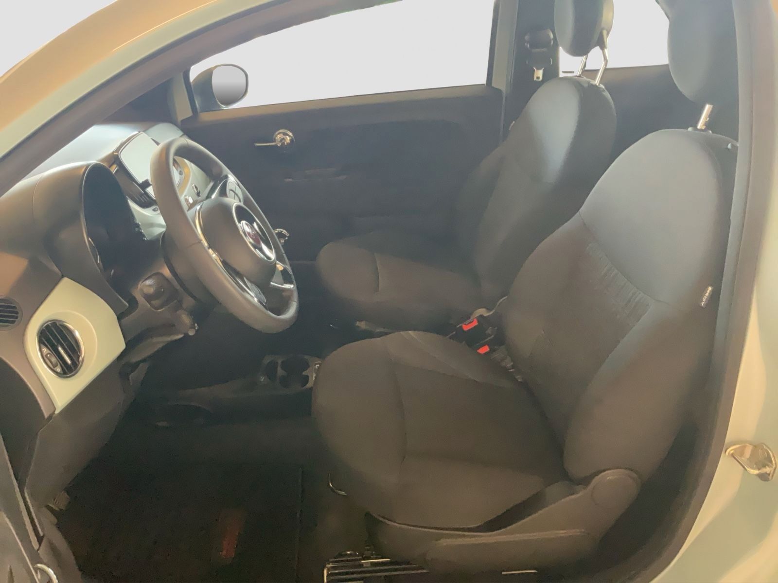 Fahrzeugabbildung Fiat 500 1.0 Hybrid + Ganzjahresreifen