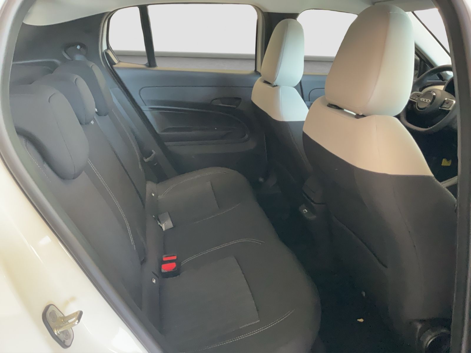 Fahrzeugabbildung Fiat 600 Hybrid Business Edition