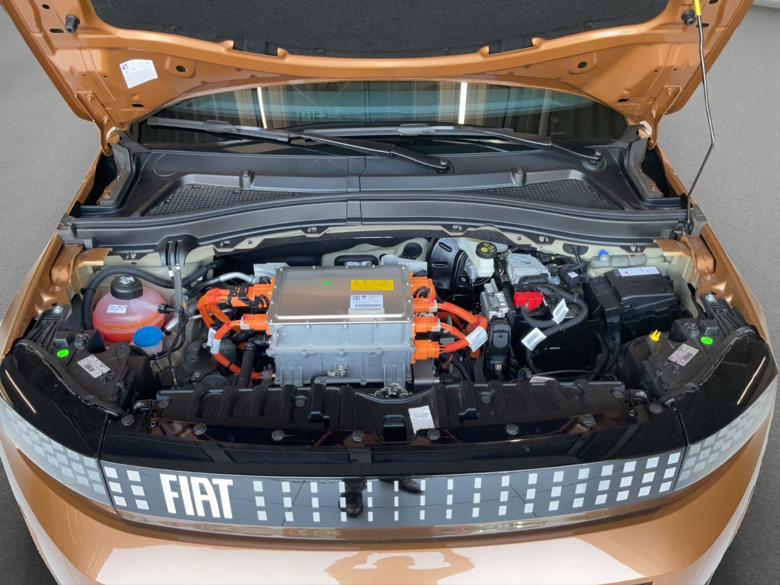 Fahrzeugabbildung Fiat Grande Panda Hybrid La Prima + Winterpaket