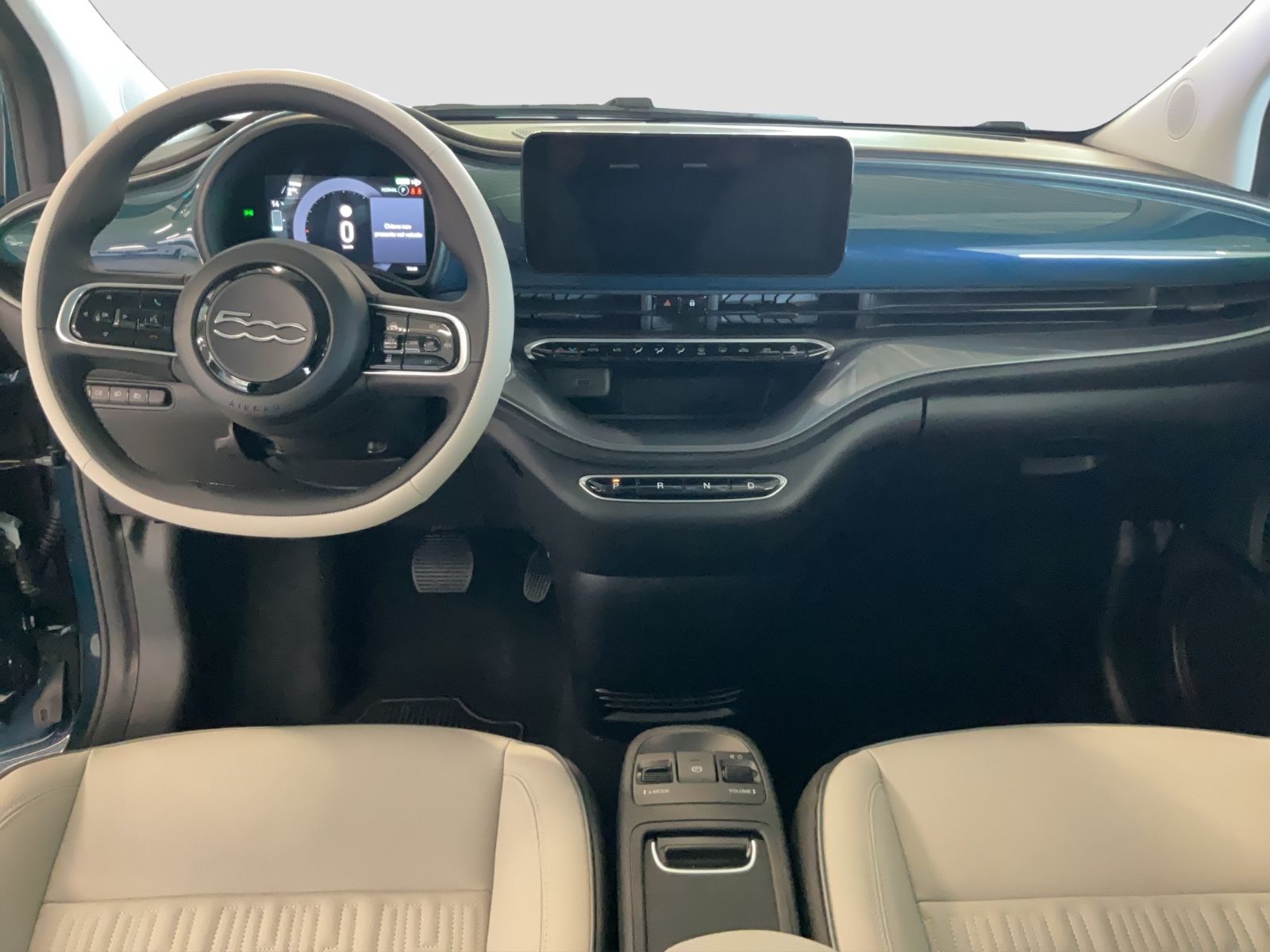 Fahrzeugabbildung Fiat 500e 3+1 La Prima