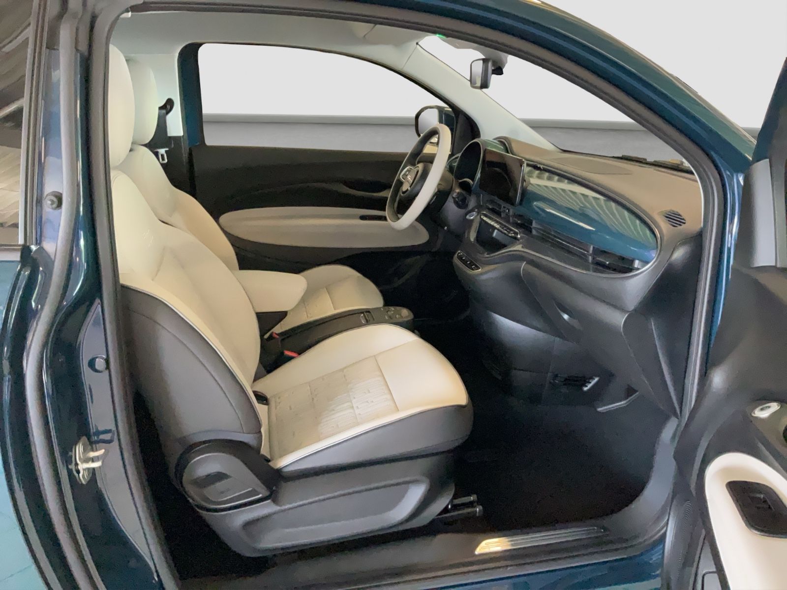 Fahrzeugabbildung Fiat 500e 3+1 La Prima