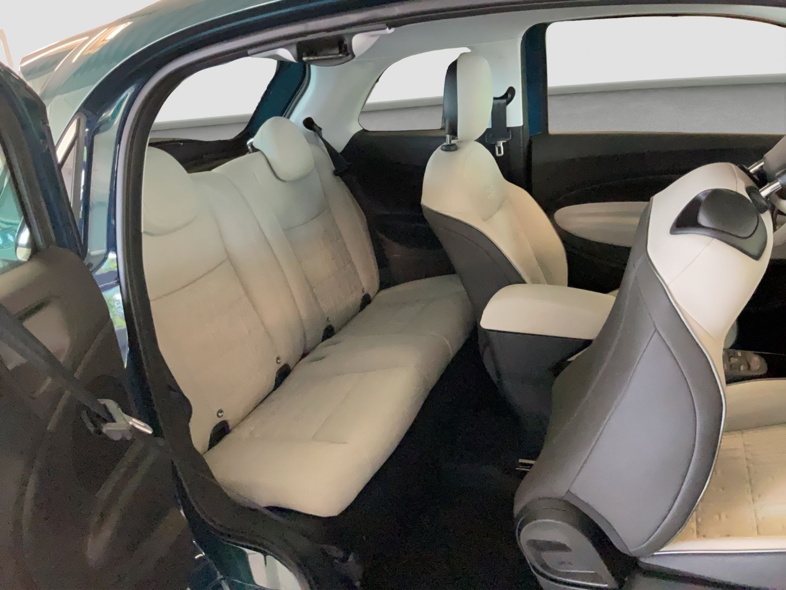 Fahrzeugabbildung Fiat 500e 3+1 La Prima