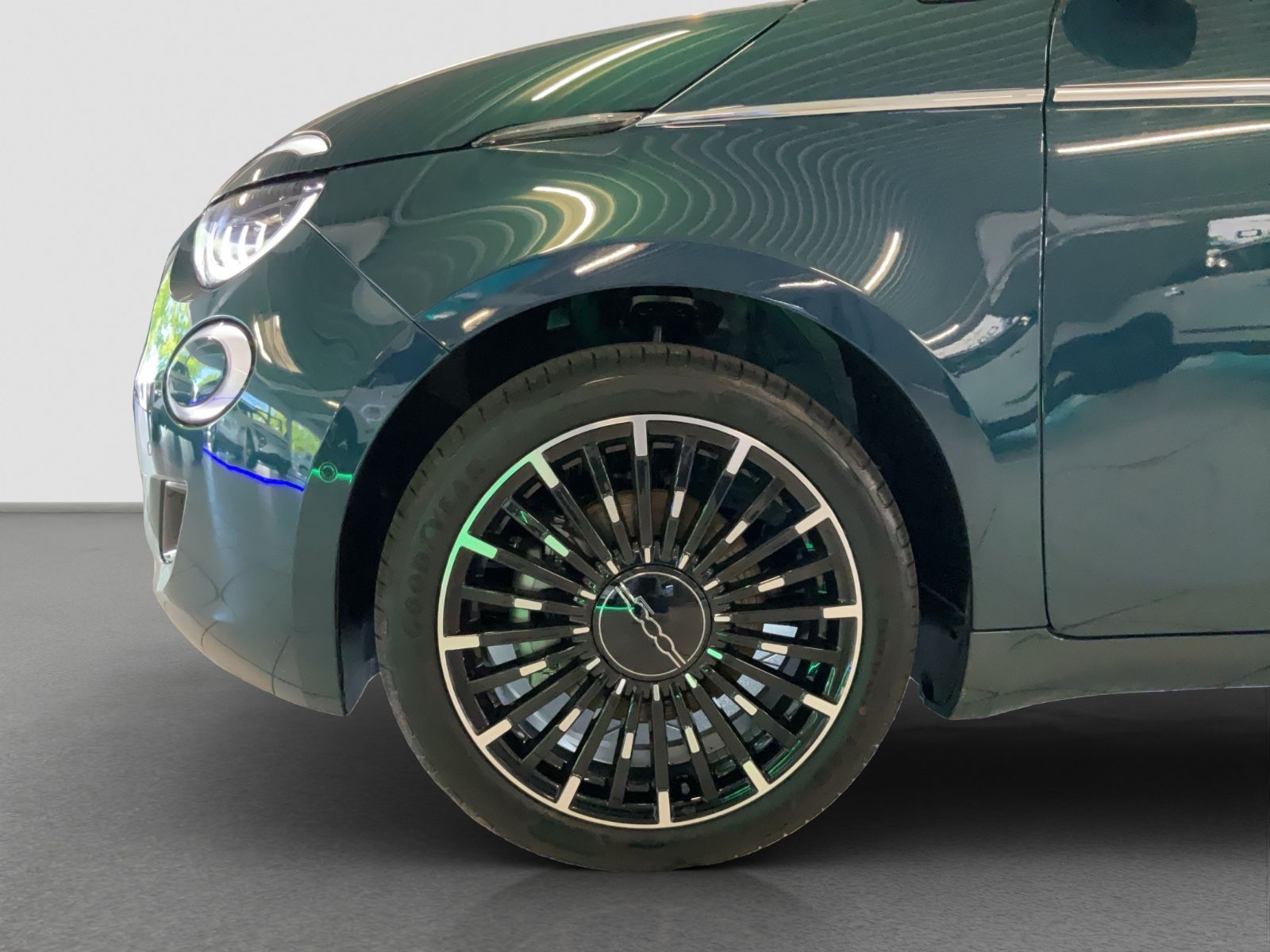 Fahrzeugabbildung Fiat 500e 3+1 La Prima