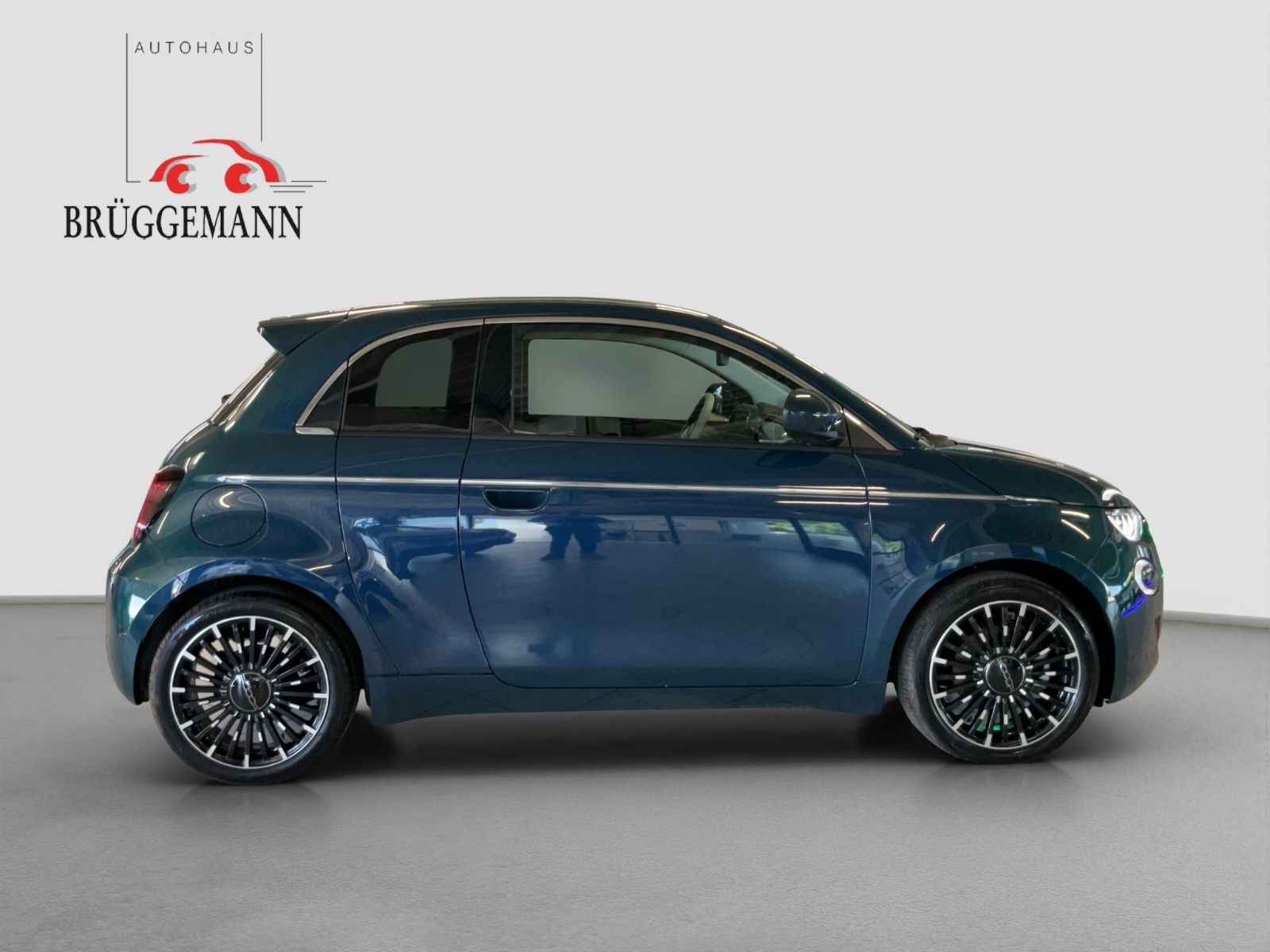 Fahrzeugabbildung Fiat 500e 3+1 La Prima