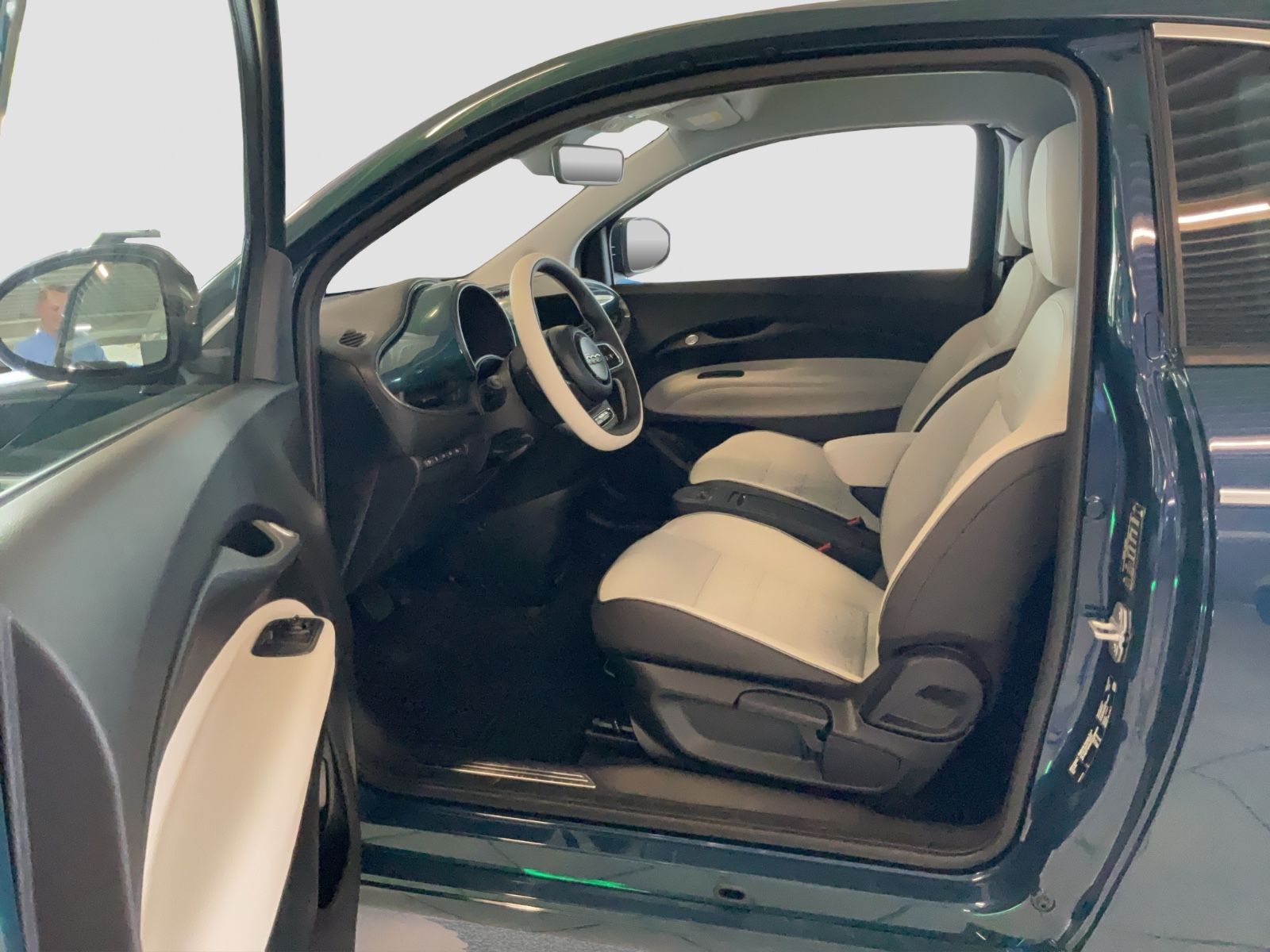 Fahrzeugabbildung Fiat 500e 3+1 La Prima
