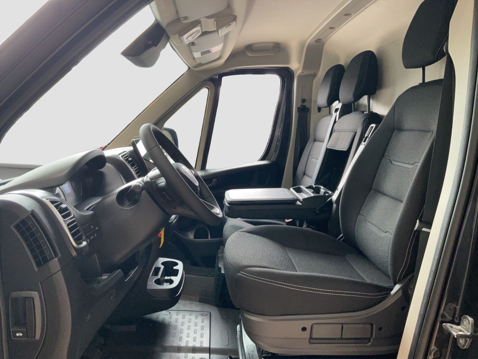 Fahrzeugabbildung Fiat Ducato L2H2 140 MJ Navi Klima Schwingsitz