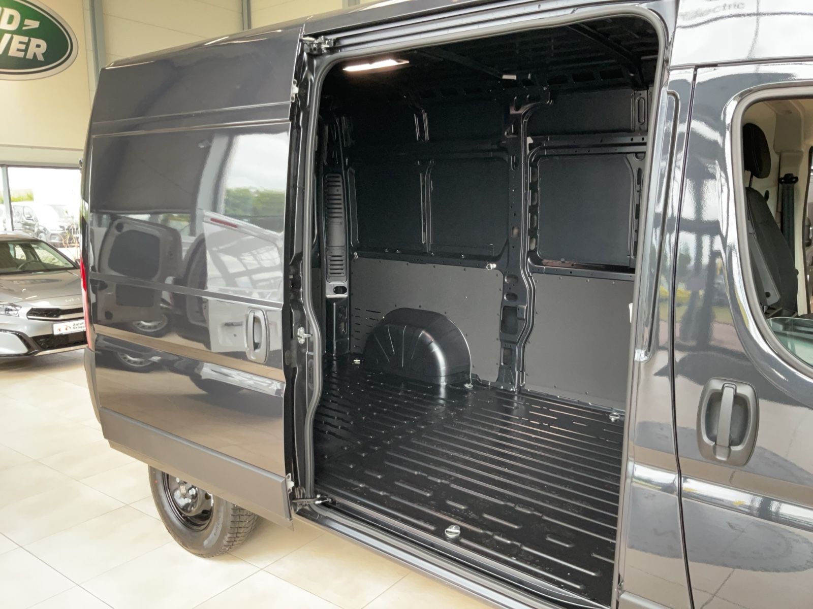 Fahrzeugabbildung Fiat Ducato L2H2 140 MJ Navi Klima Schwingsitz