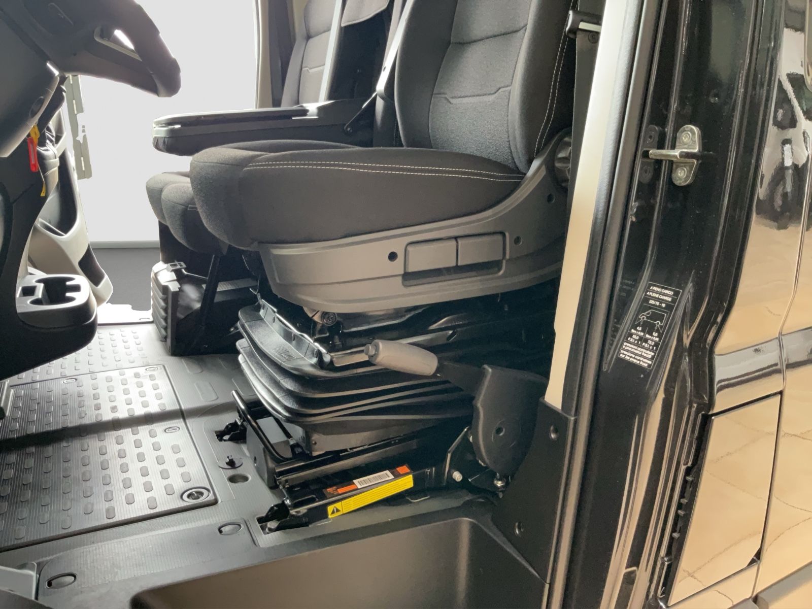 Fahrzeugabbildung Fiat Ducato L2H2 140 MJ Navi Klima Schwingsitz