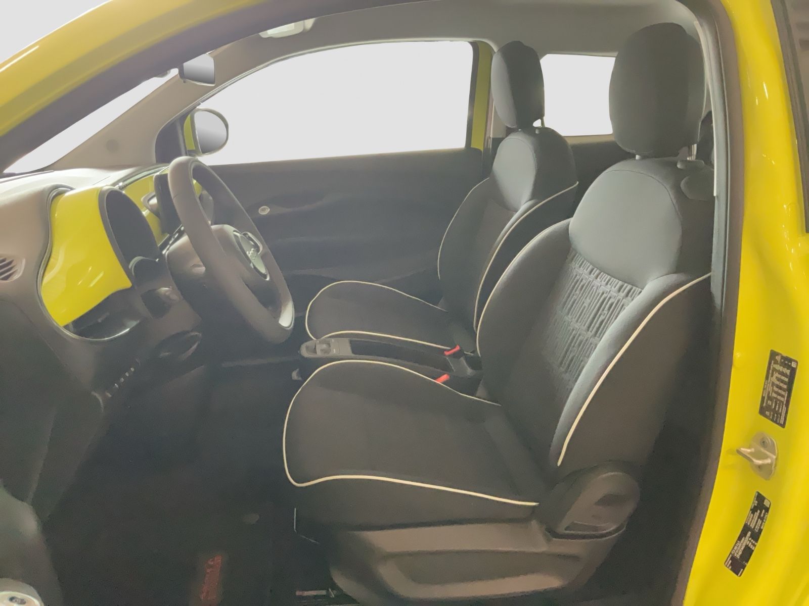 Fahrzeugabbildung Fiat 500e 23,8 kWh + Ganzjahresreifen