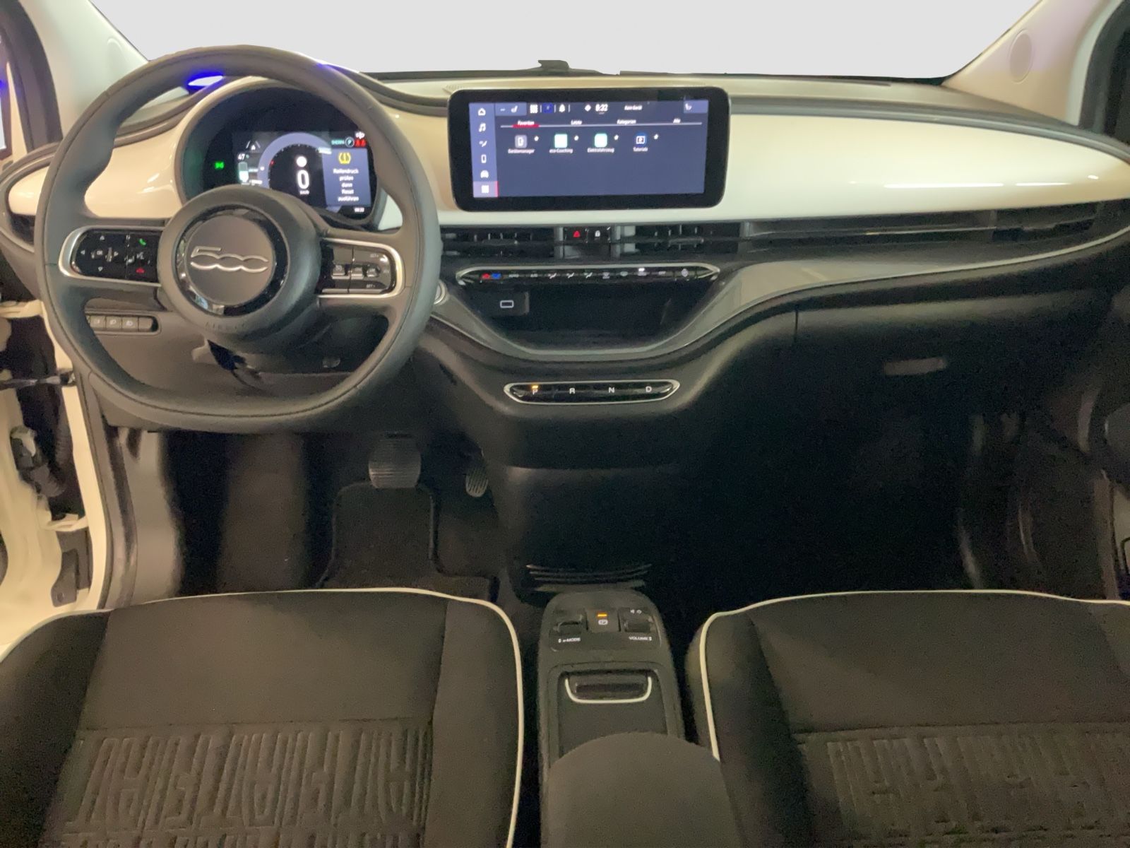 Fahrzeugabbildung Fiat 500e 42 kWh + 16" Alufelgen