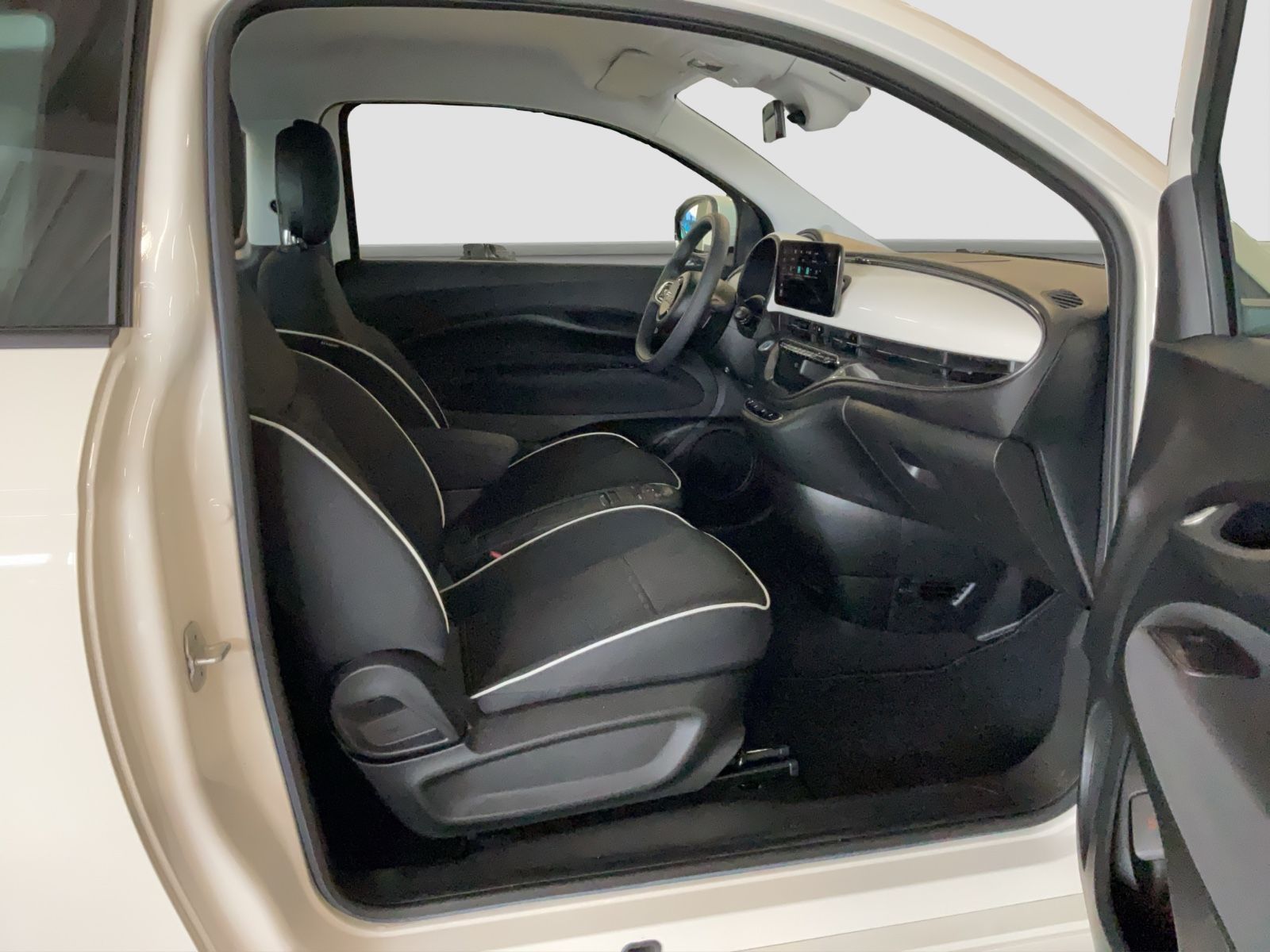 Fahrzeugabbildung Fiat 500e 42 kWh + 16" Alufelgen
