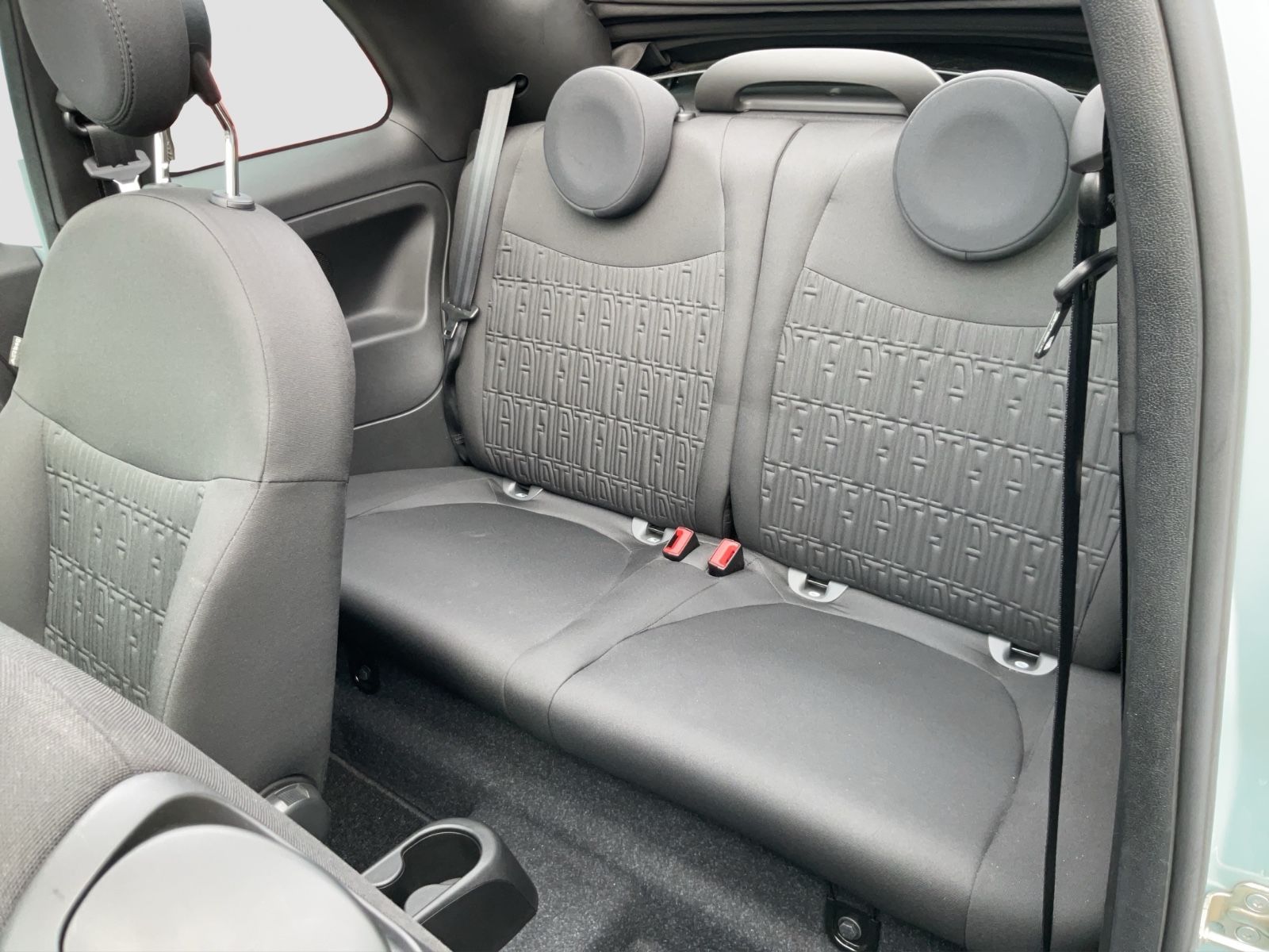Fahrzeugabbildung Fiat 500C 1.0 Hybrid + Ganzjahresreifen