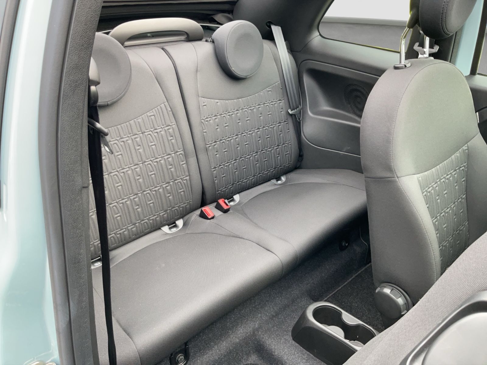 Fahrzeugabbildung Fiat 500C 1.0 Hybrid + Ganzjahresreifen