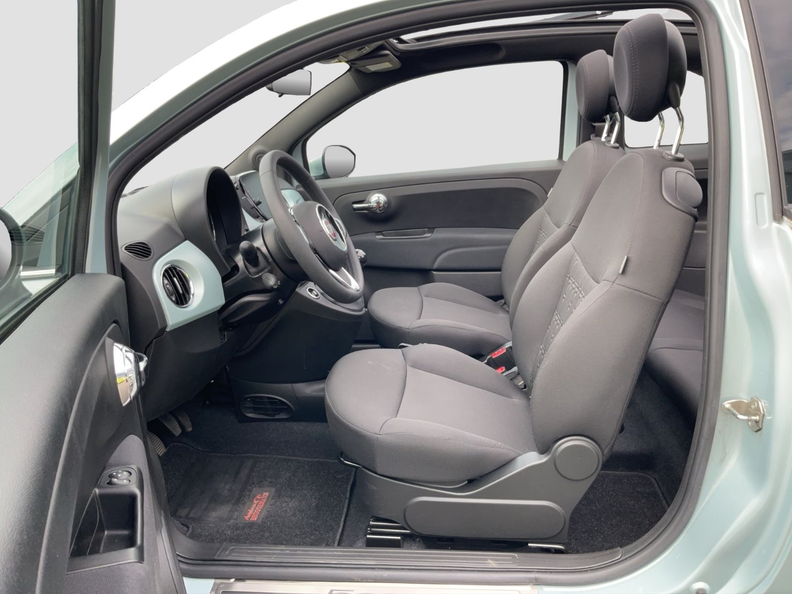 Fahrzeugabbildung Fiat 500C 1.0 Hybrid + Ganzjahresreifen