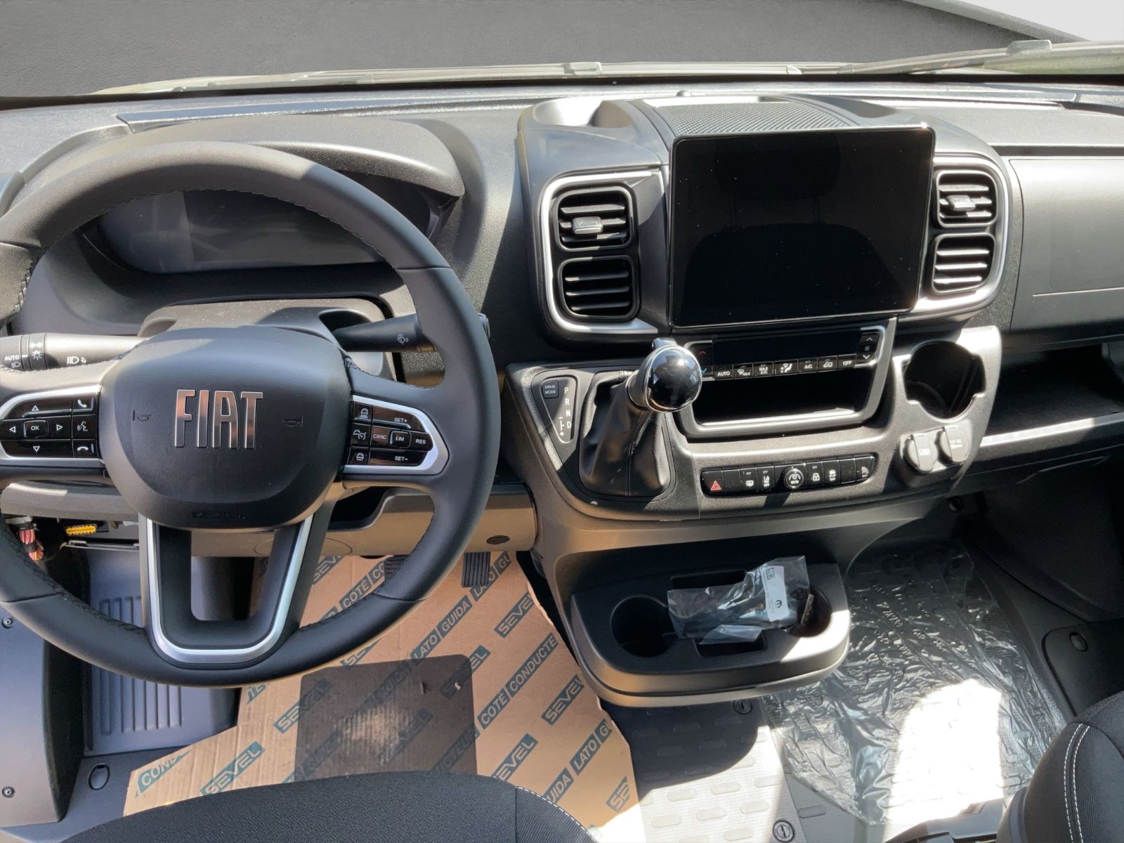 Fahrzeugabbildung Fiat L3H2 180 MJ Teilverglast Automatik ACC Navi