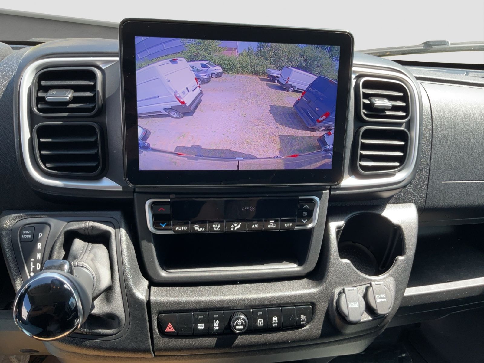 Fahrzeugabbildung Fiat L3H2 180 MJ Teilverglast Automatik ACC Navi