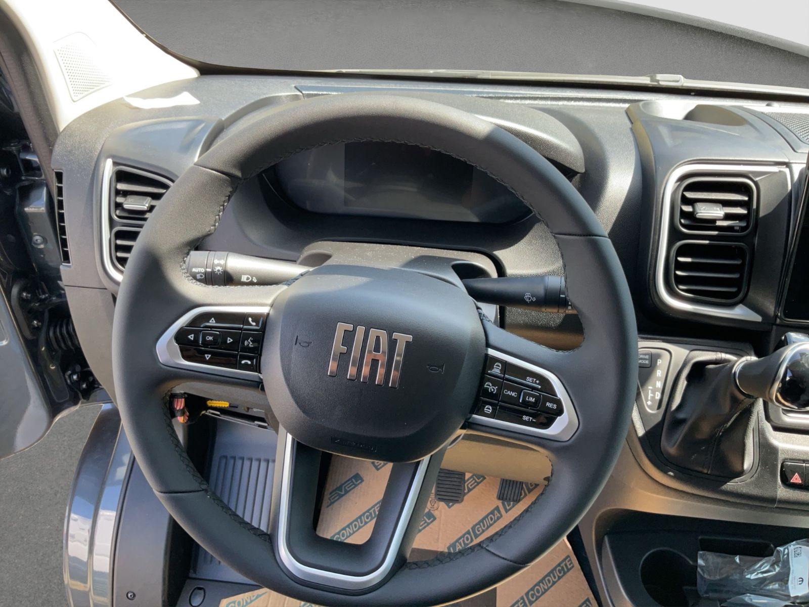 Fahrzeugabbildung Fiat L3H2 180 MJ Teilverglast Automatik ACC Navi
