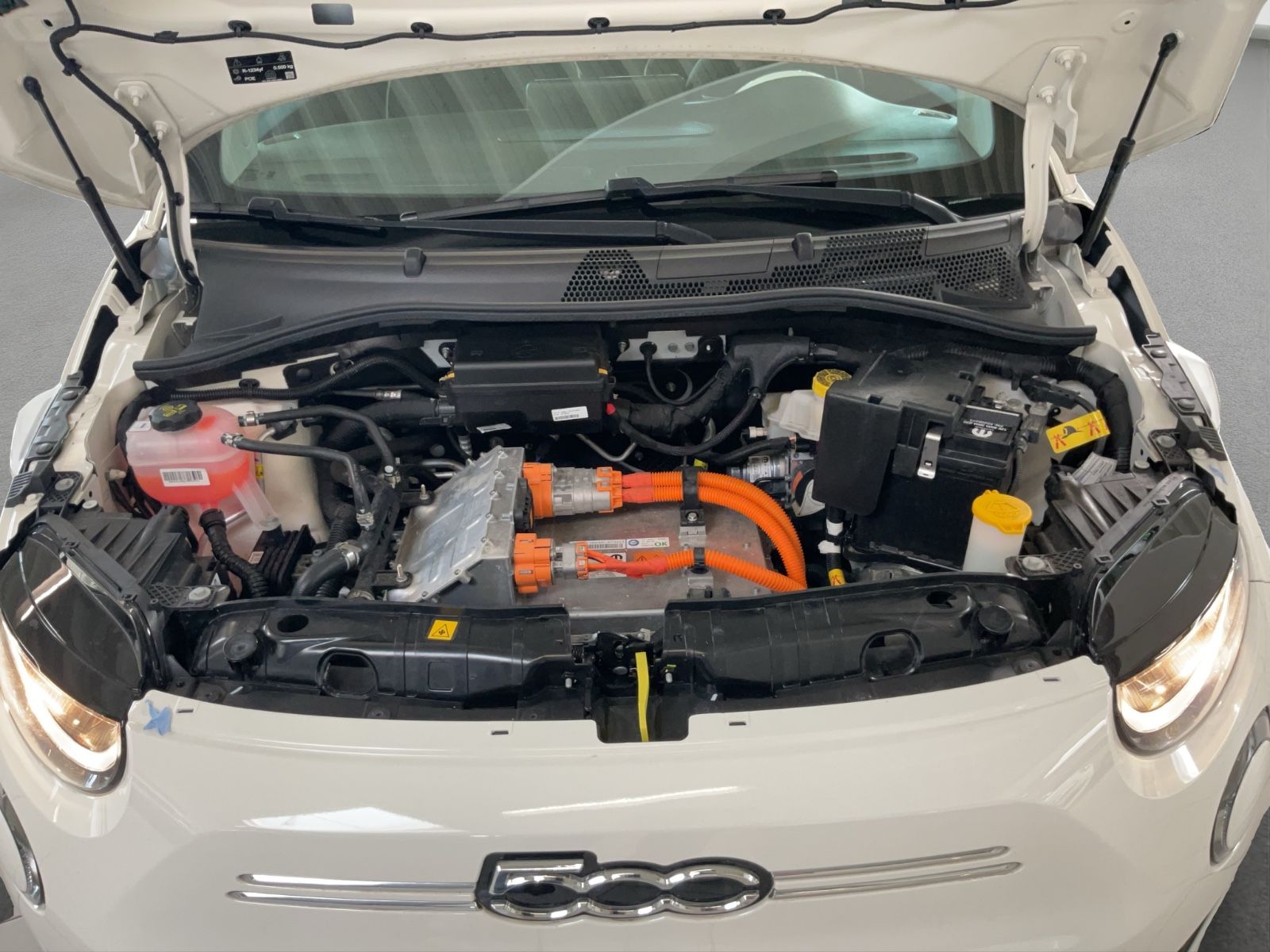 Fahrzeugabbildung Fiat 500e 42 kWh + 16" Alufelgen