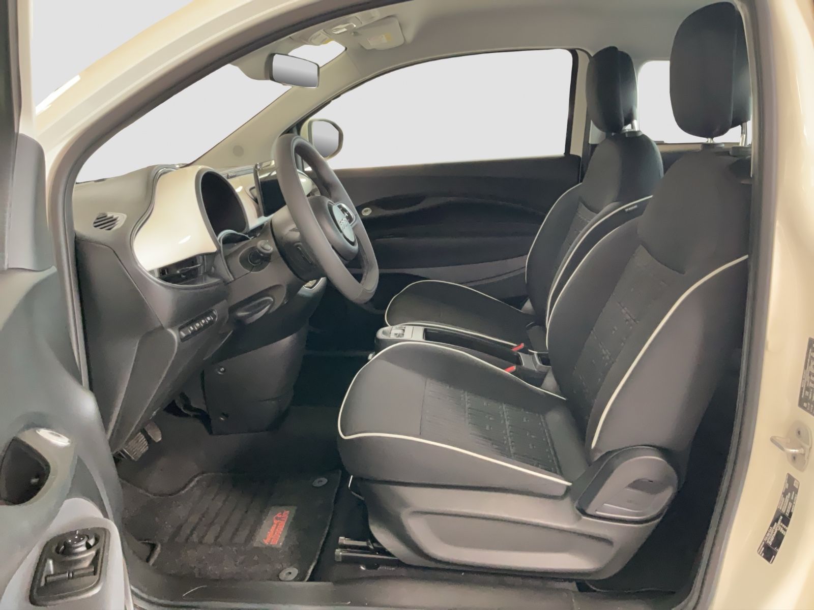 Fahrzeugabbildung Fiat 500e 42 kWh + 16" Alufelgen