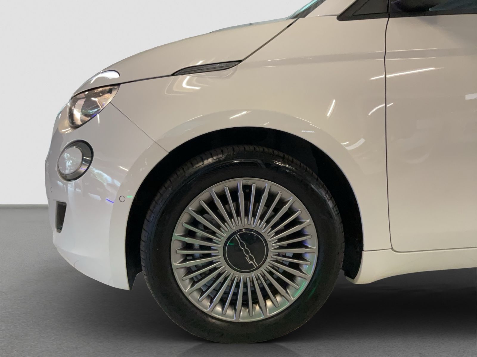 Fahrzeugabbildung Fiat 500e 42 kWh + 16" Alufelgen