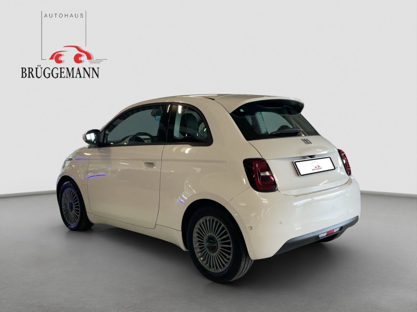 Fahrzeugabbildung Fiat 500e 42 kWh + 16" Alufelgen