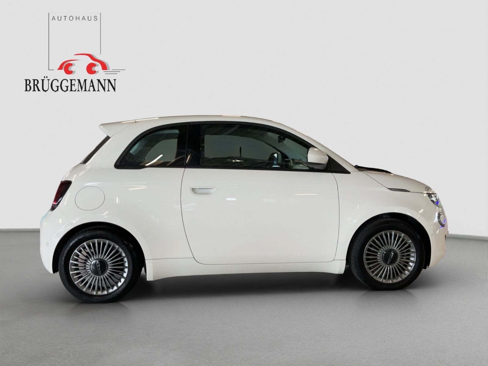 Fahrzeugabbildung Fiat 500e 42 kWh + 16" Alufelgen