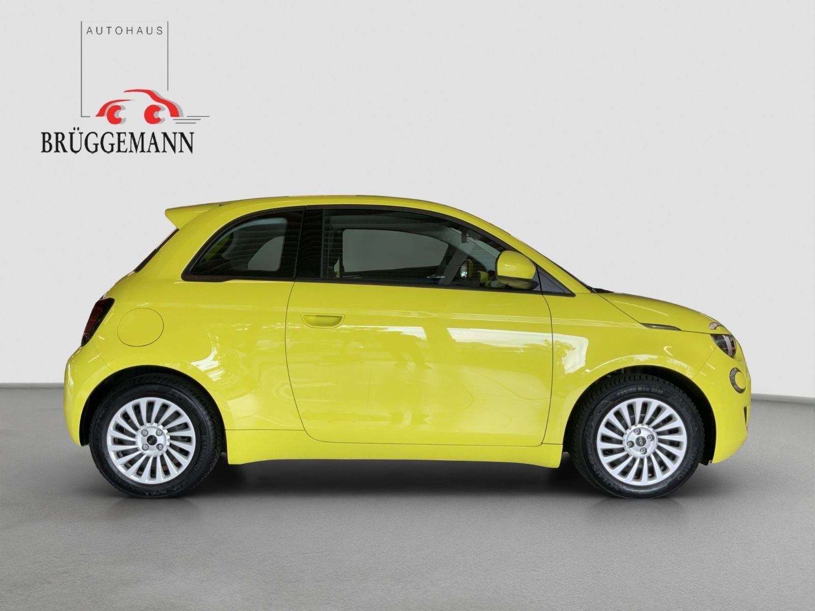 Fahrzeugabbildung Fiat 500e 23,8 kWh + Ganzjahresreifen