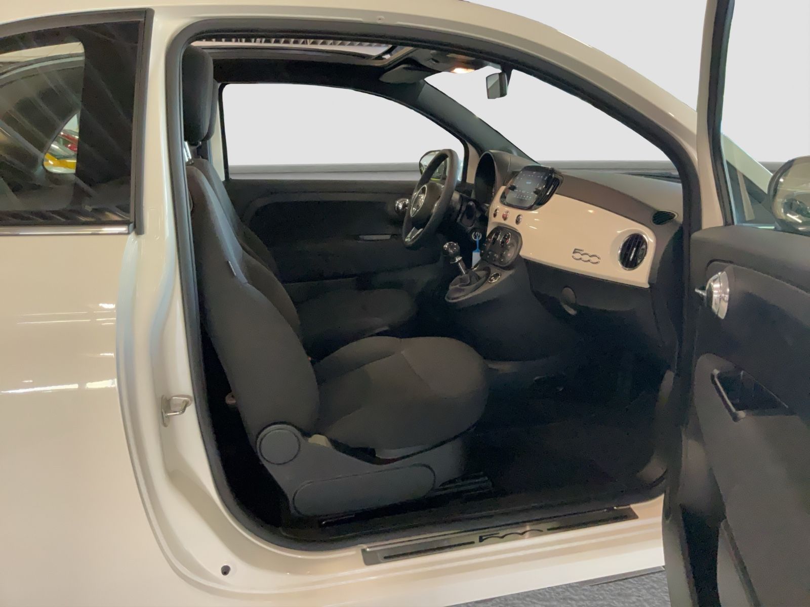 Fahrzeugabbildung Fiat 500C 1.0 Hybrid DOLCEVITA